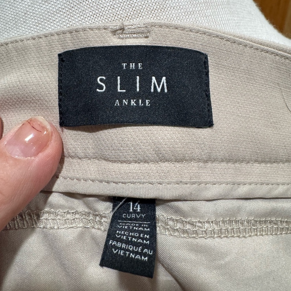 White House Black Market Light Tan Cropped Pants - Picture 4 of 4
